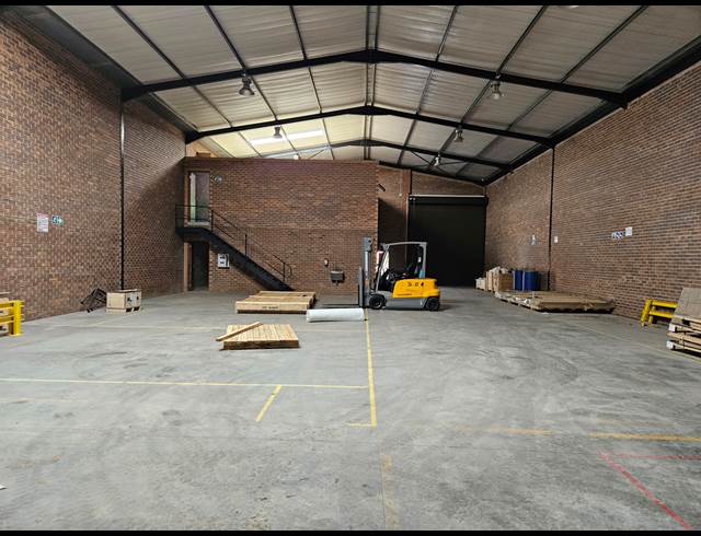 535M² WAREHOUSE TO LET IN POMONA