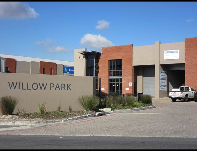 449M² WAREHOUSE RENTED IN STIKLAND INDUSTRIAL