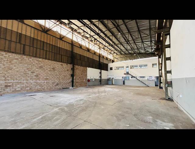 656M² WAREHOUSE TO LET IN LEA GLEN