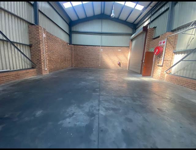 195M² WAREHOUSE TO LET IN ISANDOVALE