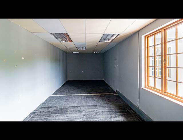 1,702M² OFFICE TO LET IN KENSINGTON B
