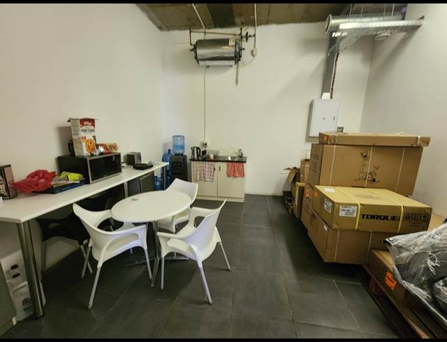 348M² OFFICE TO LET IN PAARDEN EILAND