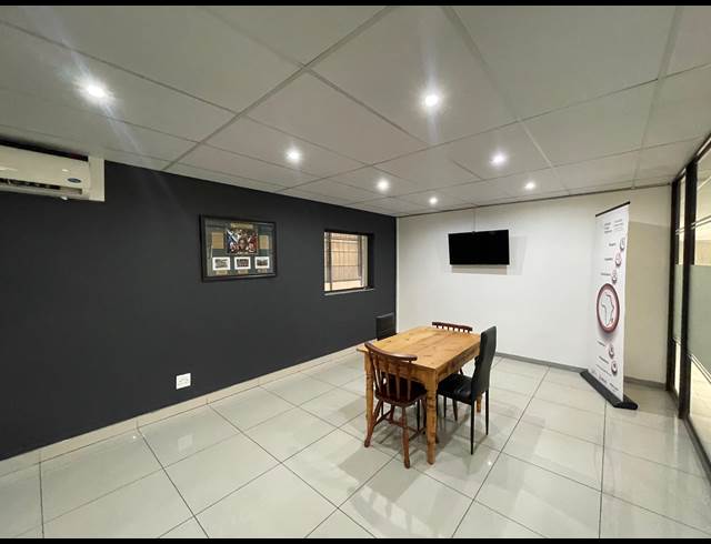 2,448M² WAREHOUSE TO LET IN GLEN AUSTIN AH