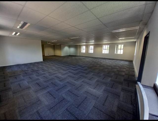 626M² OFFICE TO LET IN BRYANSTON
