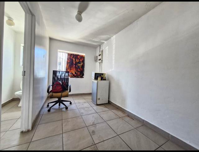 440M² WAREHOUSE TO LET IN OKAVANGO PARK