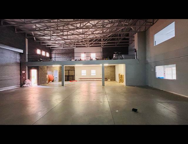 450M² WAREHOUSE TO LET IN STORMILL