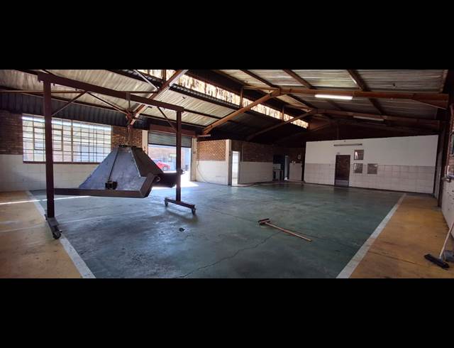 255M² BUILDING TO LET IN BENONI SOUTH