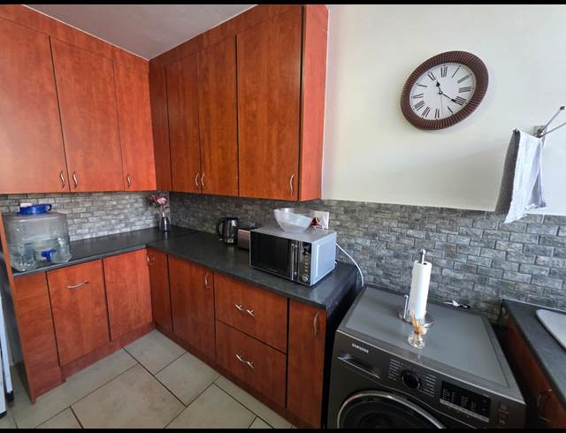 2 BEDROOM FLAT TO LET IN THREE RIVERS