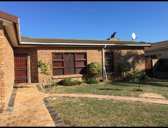 3 BEDROOM PROPERTY TO RENT IN UITZICHT