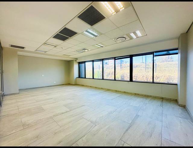 5,108M² OFFICE TO LET IN BRYANSTON