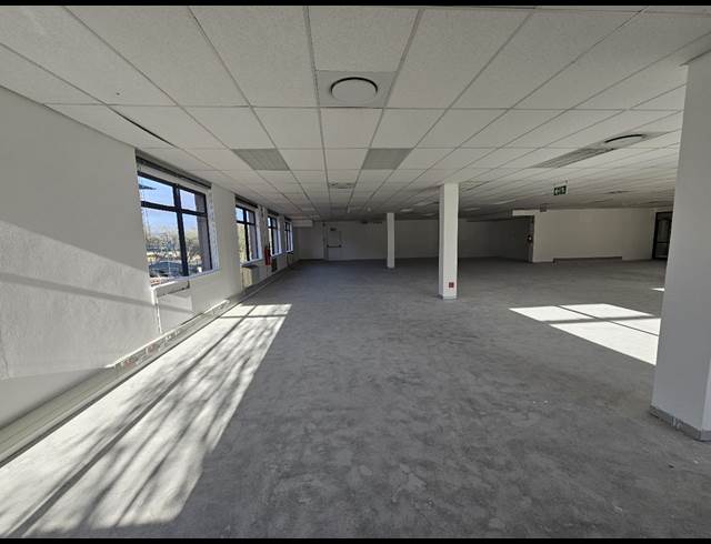 400M² OFFICE TO LET IN PLATTEKLOOF