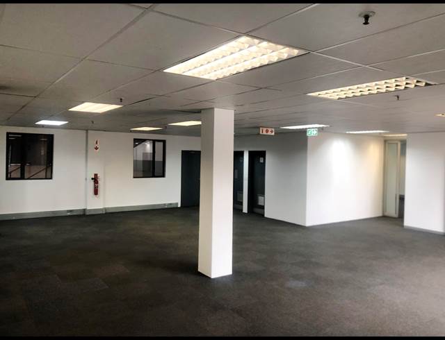 2,526M² WAREHOUSE TO LET IN POMONA