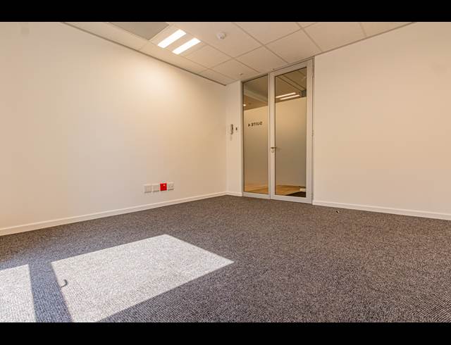 30M² SERVICED OFFICE TO LET IN VORNA VALLEY
