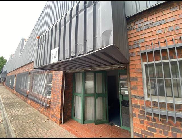 250M² WAREHOUSE TO LET IN LONGDALE