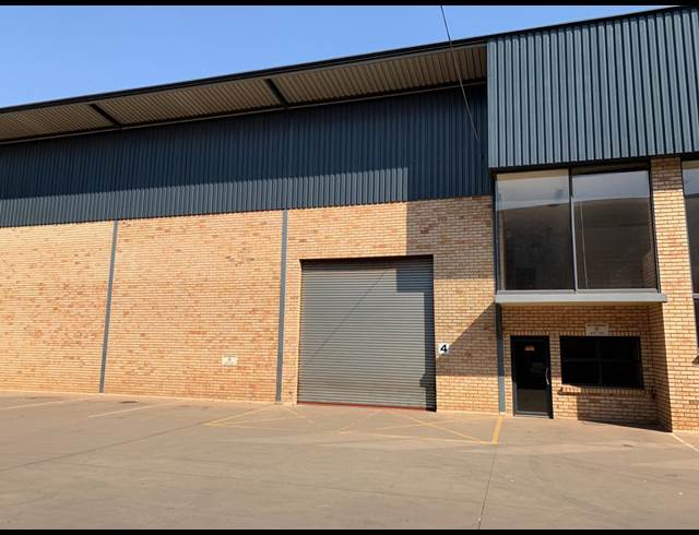 1,204M² WAREHOUSE TO LET IN CLAYVILLE
