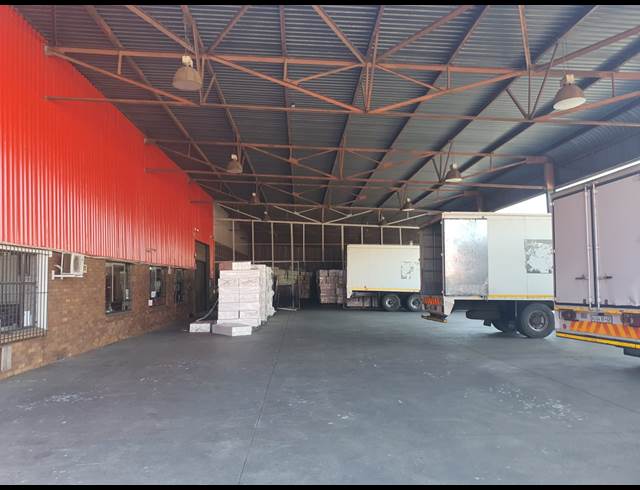 2,100M² WAREHOUSE TO LET IN CITY DEEP