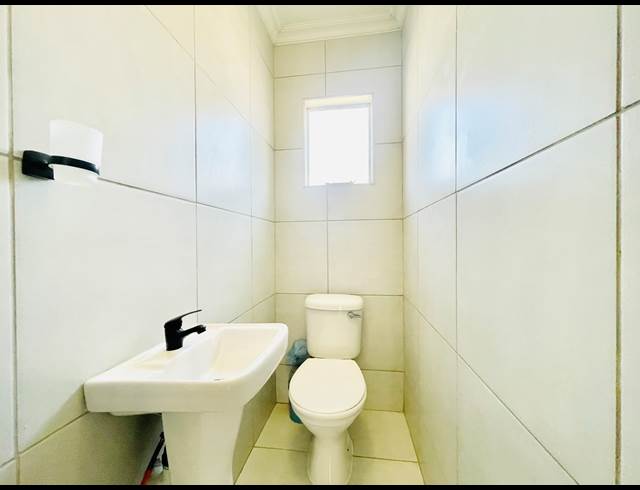 2 BEDROOM TOWNHOUSE RENTED IN SUNNINGHILL