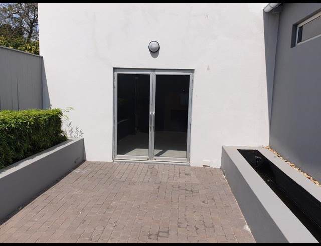 230M² RETAIL TO LET IN GREENSIDE