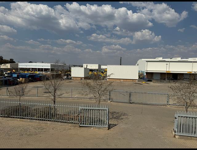 1,350M² WAREHOUSE TO LET IN JET PARK