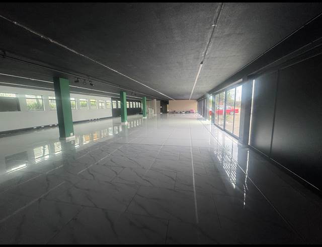 450M² SHOWROOM TO LET IN WYNBERG