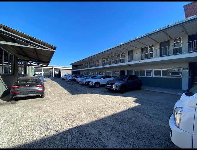 1,903M² SHOWROOM TO LET IN PAARDEN EILAND