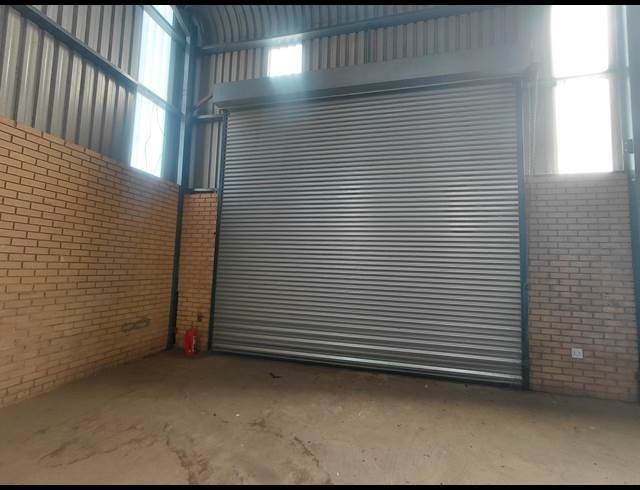 273M² WAREHOUSE TO LET IN CLAYVILLE