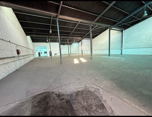 1,300M² WAREHOUSE TO LET IN BLACKHEATH INDUSTRIAL