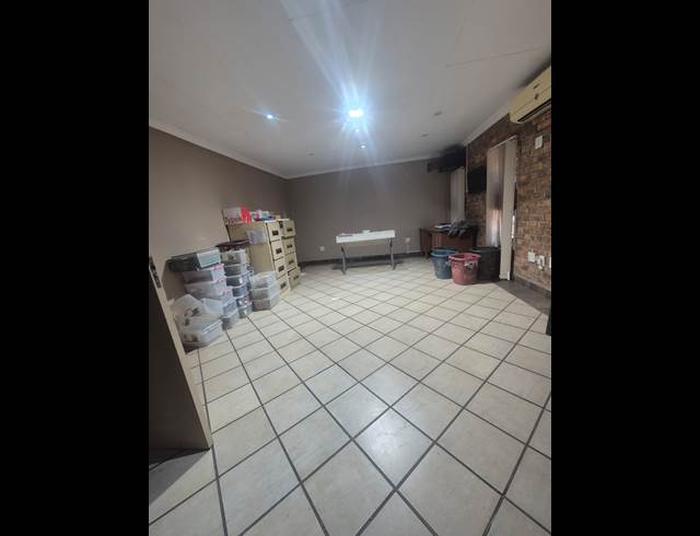 250M² BUSINESS CENTRE TO LET IN PRETORIA WEST