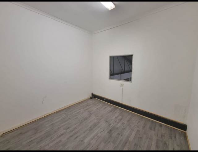 172M² WAREHOUSE TO LET IN STEELEDALE