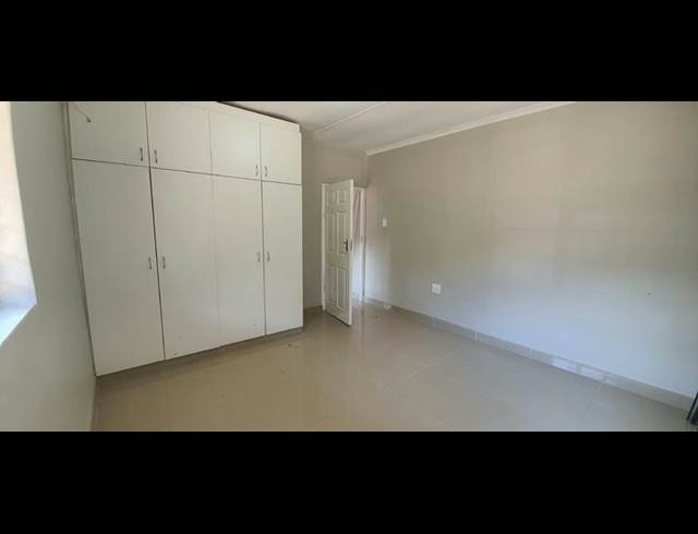 2 BEDROOM PROPERTY TO RENT IN GREENWOOD PARK