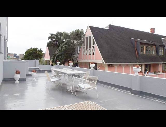 1 bed property to rent in ORANJEZICHT