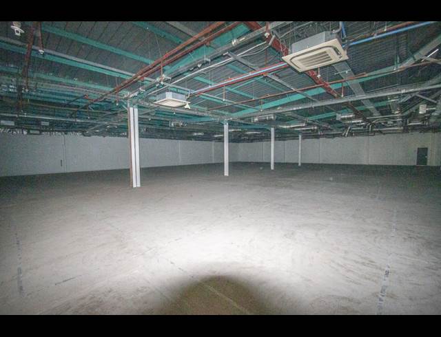 3,945M² WAREHOUSE TO LET IN HALFWAY HOUSE