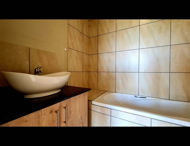 3 BEDROOM APARTMENT TO LET IN WEST ACRES