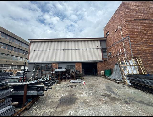 650M² WAREHOUSE TO LET IN WYNBERG