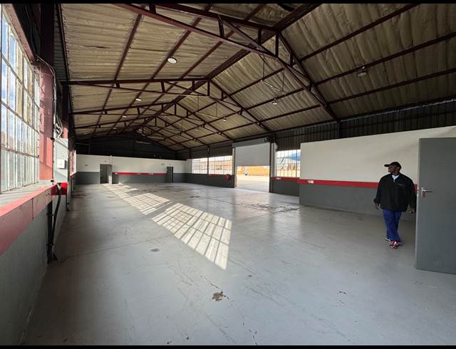 400M² WAREHOUSE TO LET IN WYNBERG