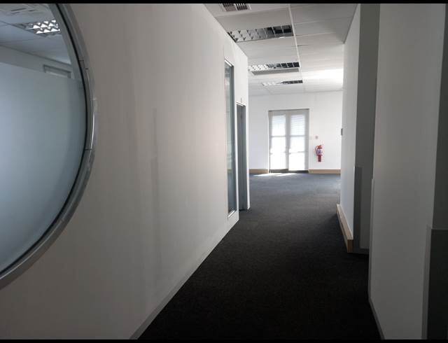 127M² OFFICE TO LET IN PARKHAVEN