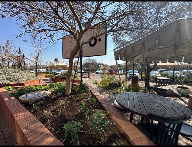 94M² OFFICE TO LET IN ROOIHUISKRAAL NORTH