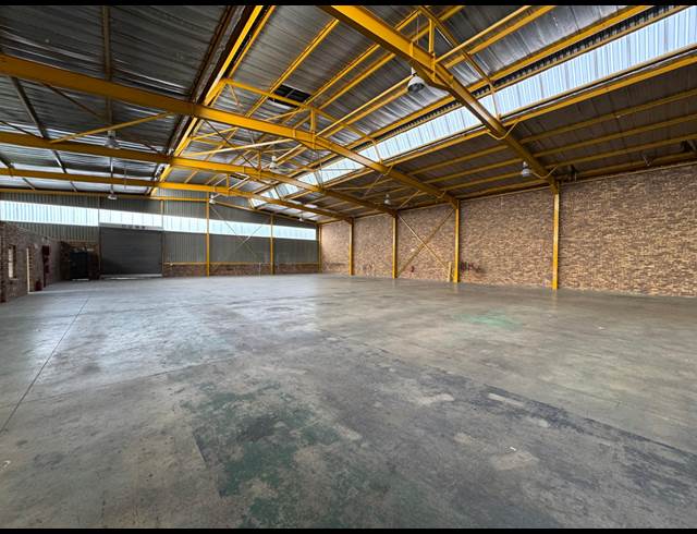 1,300M² WAREHOUSE TO LET IN ROBERTVILLE