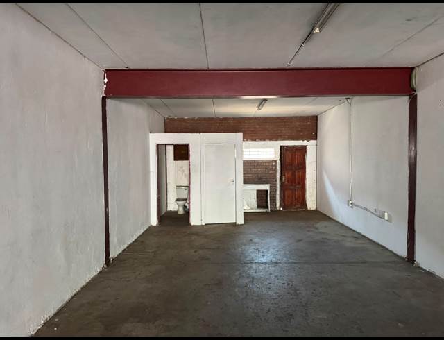 200M² WAREHOUSE TO LET IN CROWN