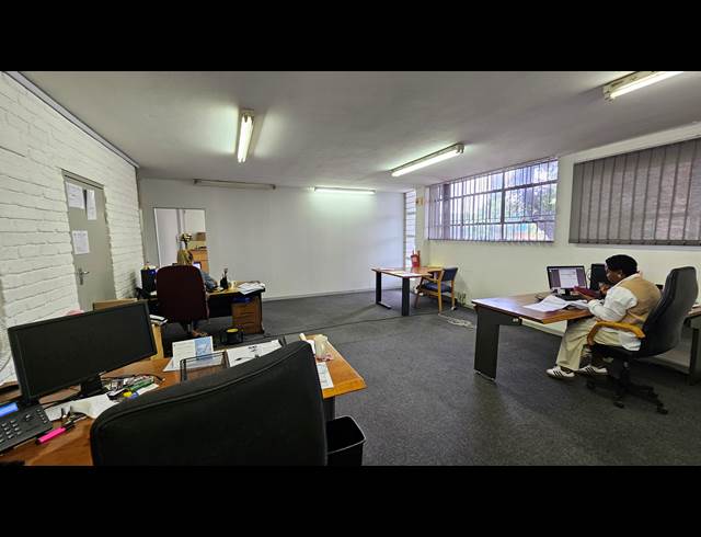 1,146M² WAREHOUSE TO LET IN JET PARK