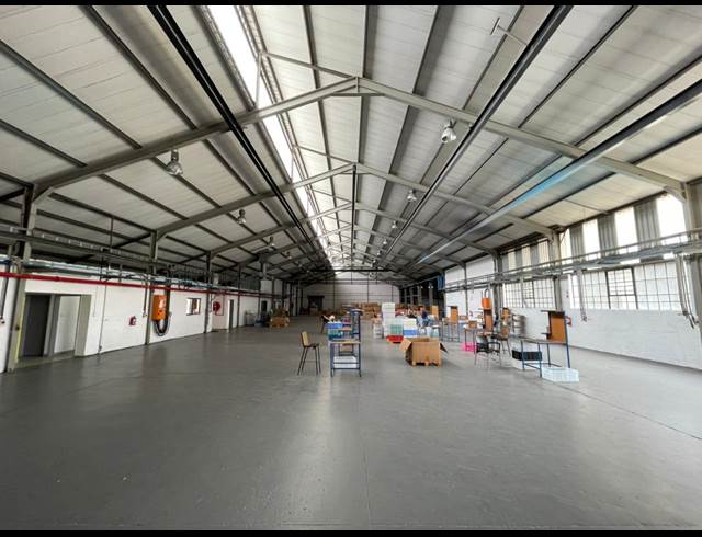 1,900M² WAREHOUSE TO LET IN PAROW INDUSTRIAL