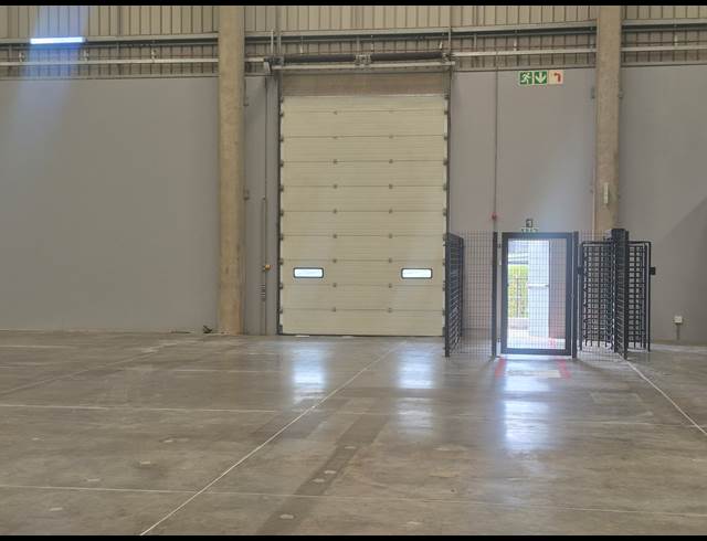 3,280M² WAREHOUSE TO LET IN LONGMEADOW