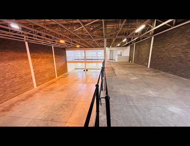 550M² WAREHOUSE TO LET IN STORMILL