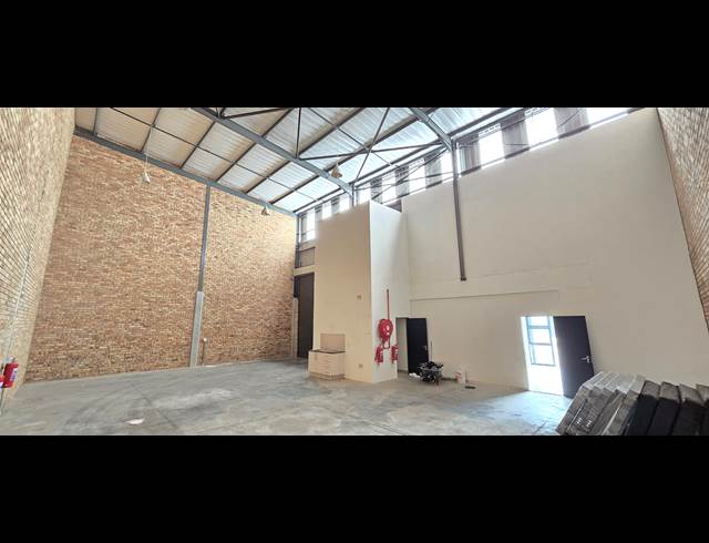 318M² WAREHOUSE TO LET IN NORTH RIDING