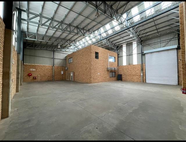 470M² WAREHOUSE TO LET IN HONEYDEW