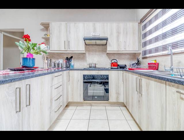 2 BEDROOM APARTMENT TO LET IN WILGEHEUWEL
