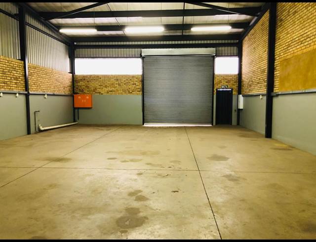 250M² WAREHOUSE TO LET IN CHAMDOR