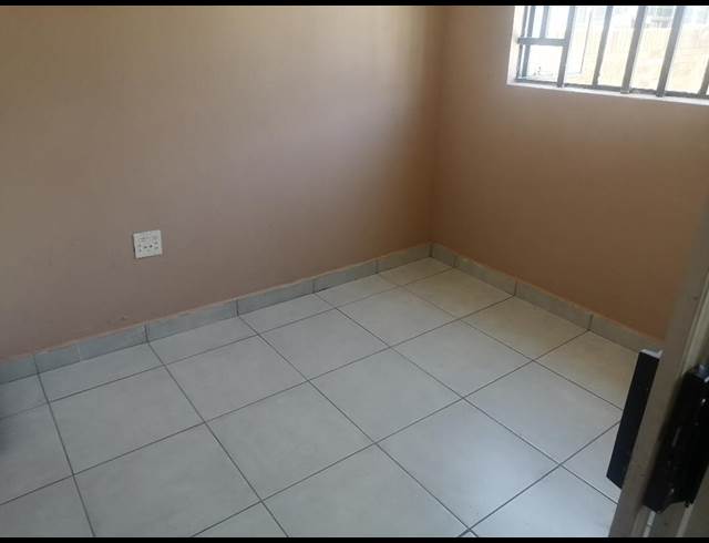 2 bed property to rent in REGENTS PARK ESTATE