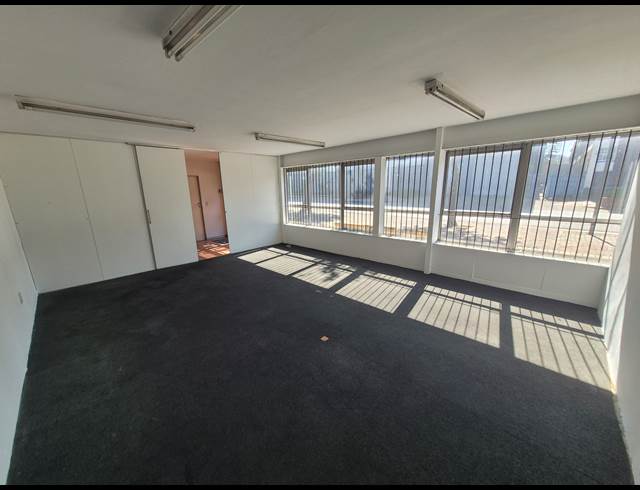 400M² FACTORY TO LET IN BENROSE