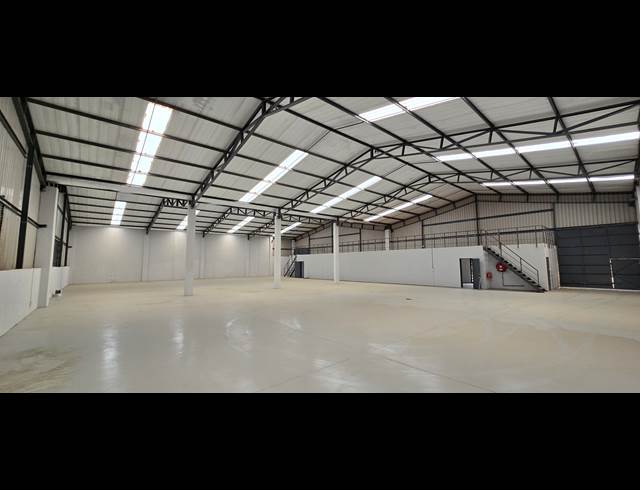 1,094M² WAREHOUSE TO LET IN COSMO BUSINESS PARK